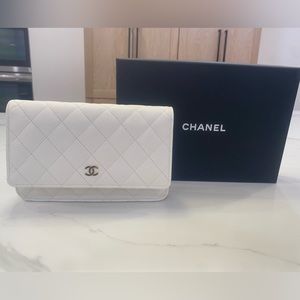 BRAND NEW White Chanel wallet on chain - classic style